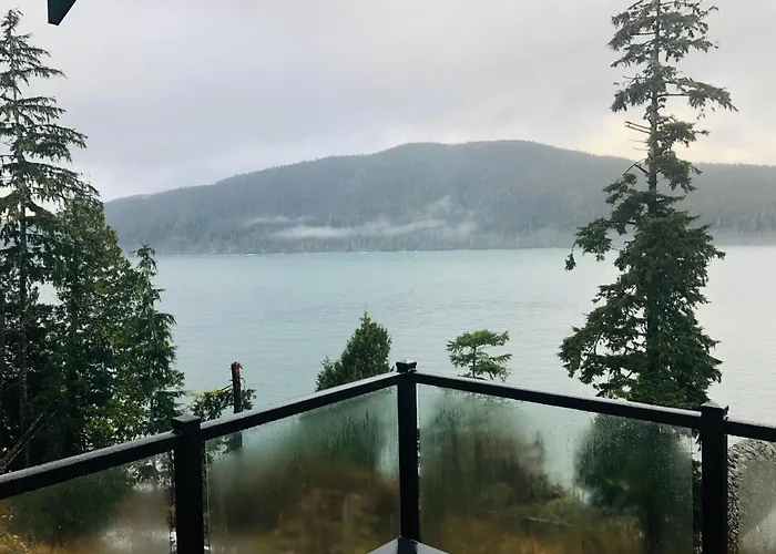 Sandy Feet Retreat Port Renfrew- Oceanfront 2Br Modern Cottage